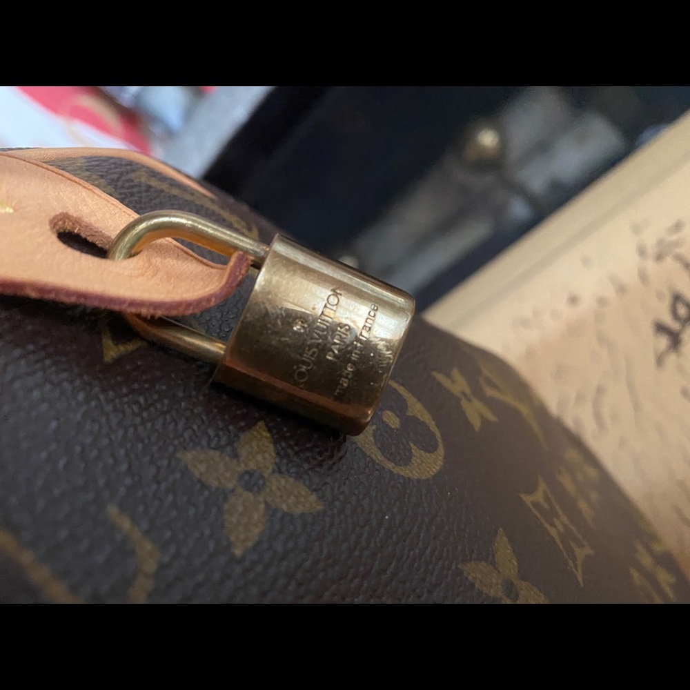 AUTHENTIC Louis Vuitton Monogram Speedy 30 - Picture 11 of 16
